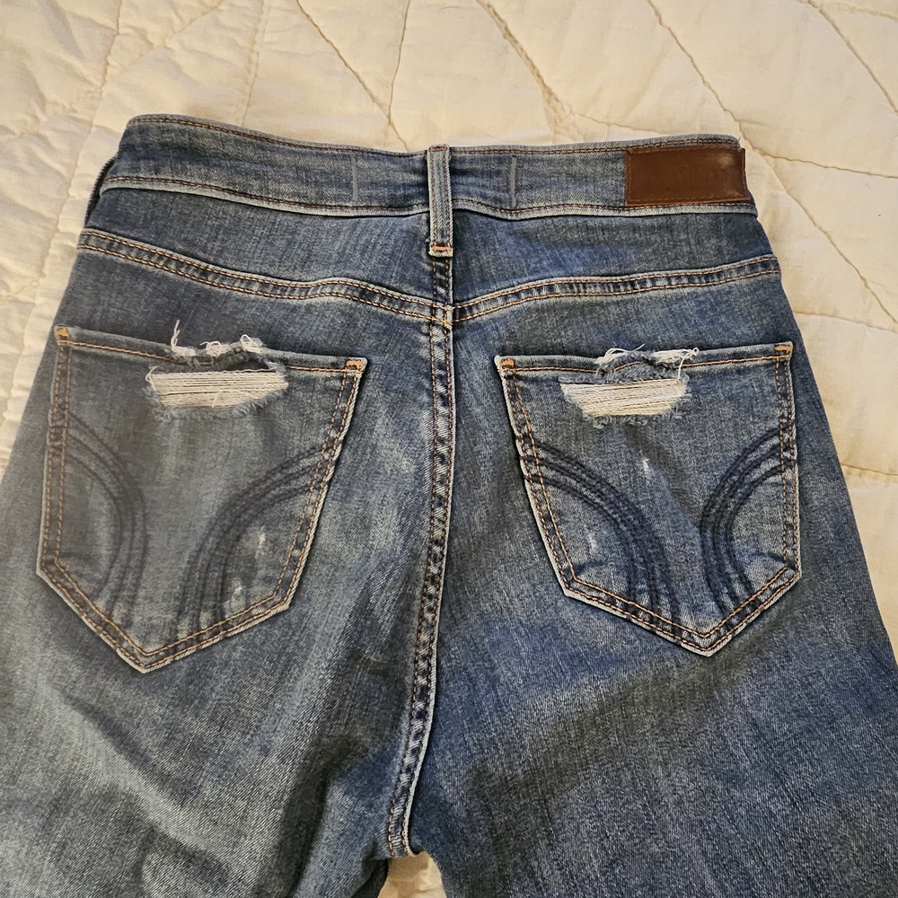 Hollister Curvy High-Rise Super Skinny Distressed Jeans - Picture 3 of 10